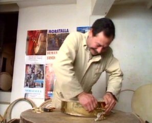 TRABAJADOR ARTESANIA TAMBOR
